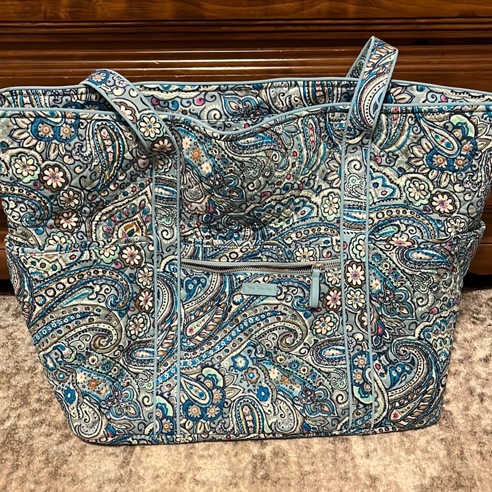 Vera bradley carried away tote